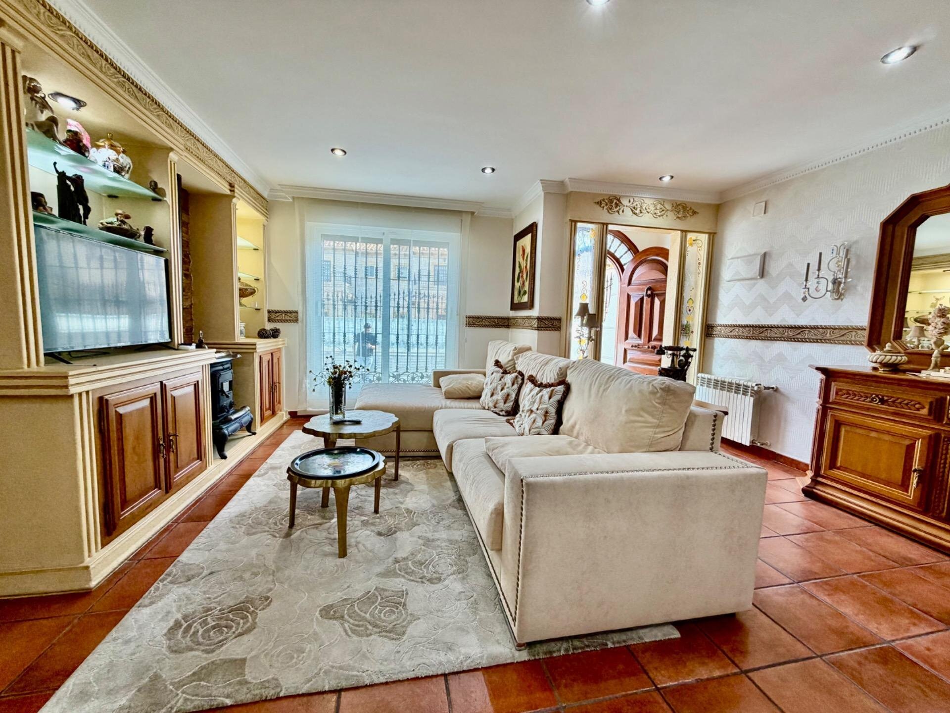 4-Bedroom House in La Zenia, Orihuela Costa - Image 3