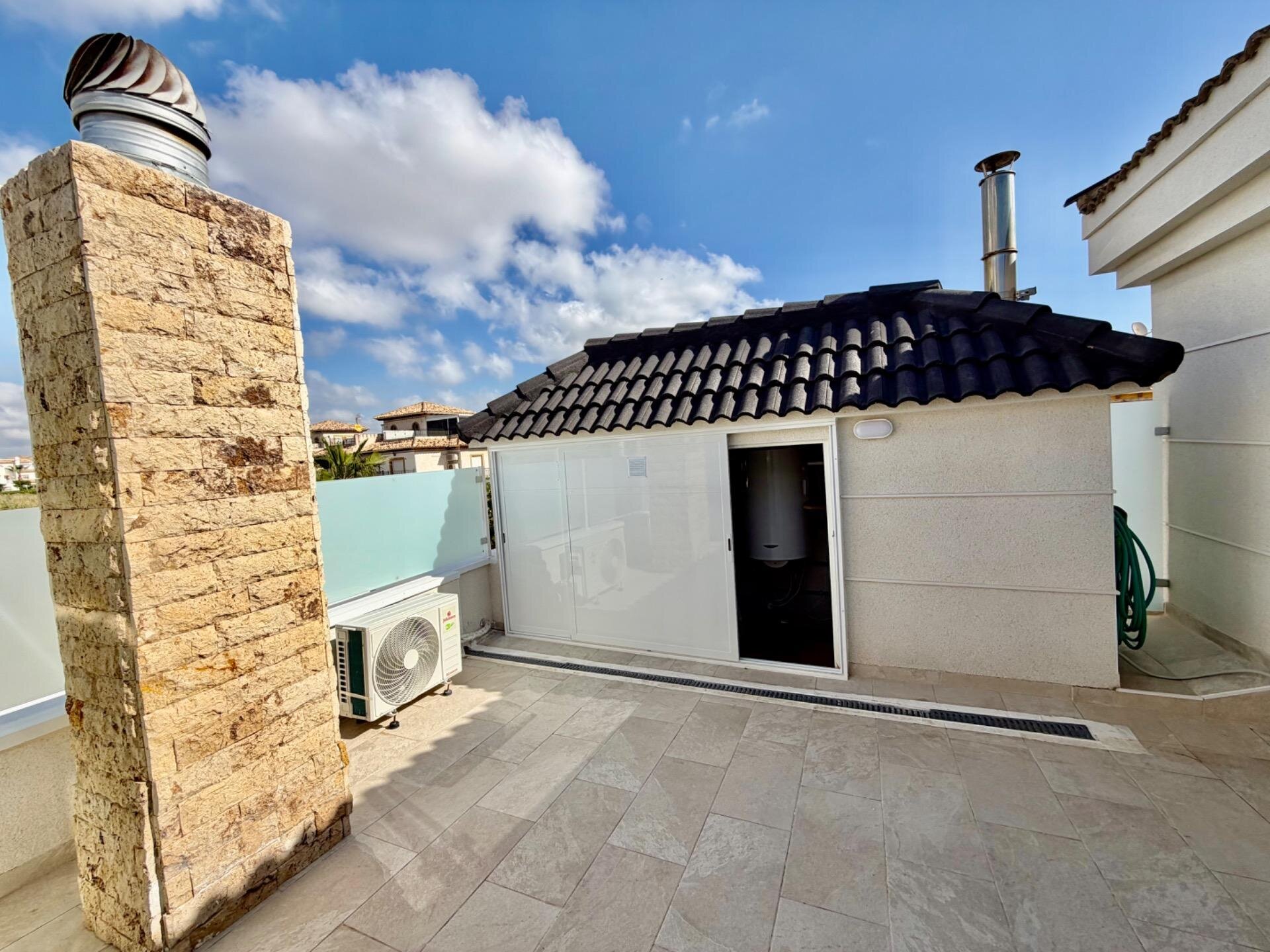 4-Bedroom House in La Zenia, Orihuela Costa - Image 34
