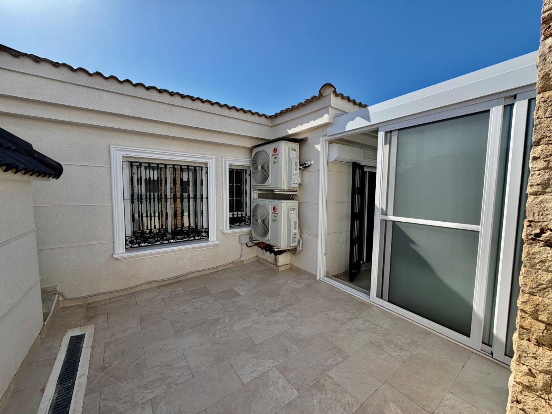 4-Bedroom House in La Zenia, Orihuela Costa - Image 35