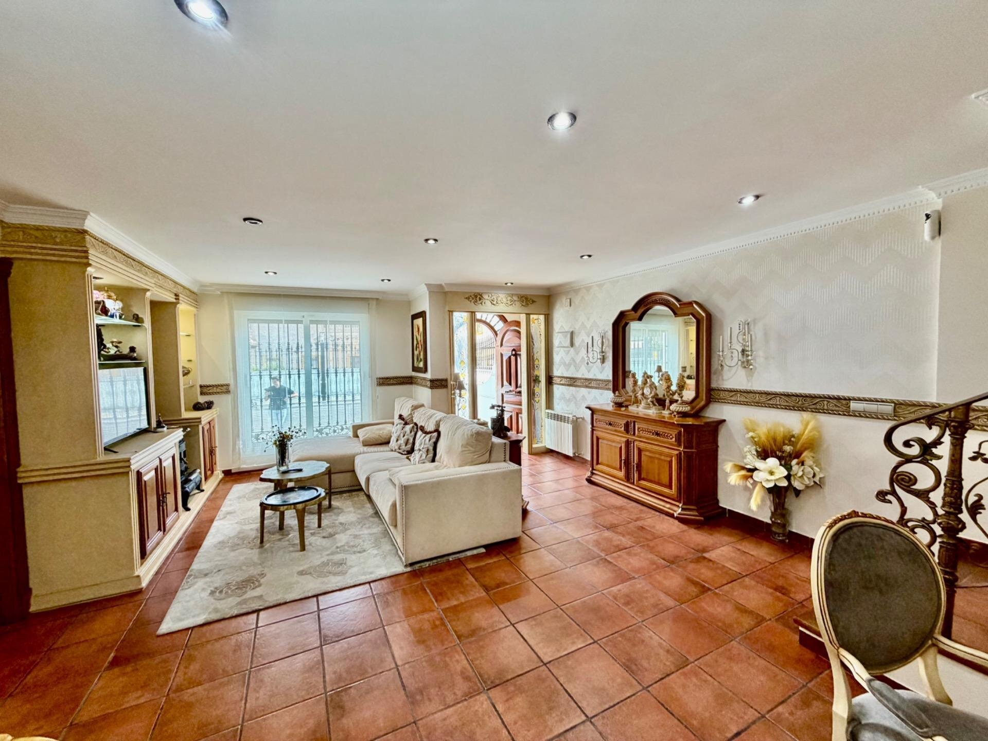 4-Bedroom House in La Zenia, Orihuela Costa - Image 4