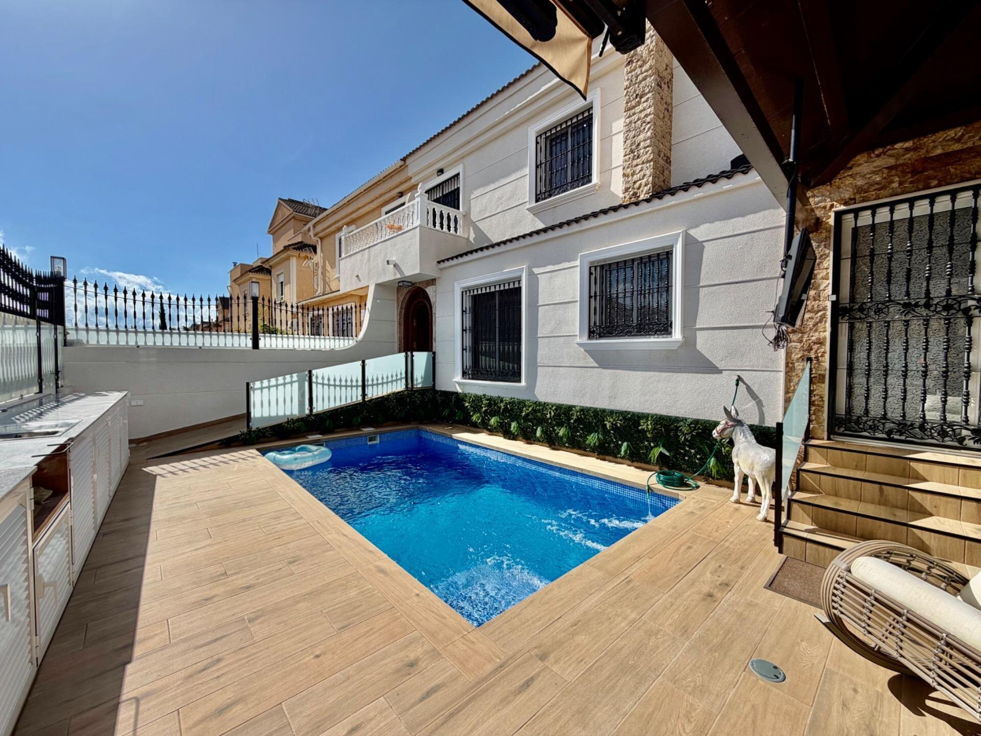 4-Bedroom House in La Zenia, Orihuela Costa - Image 42
