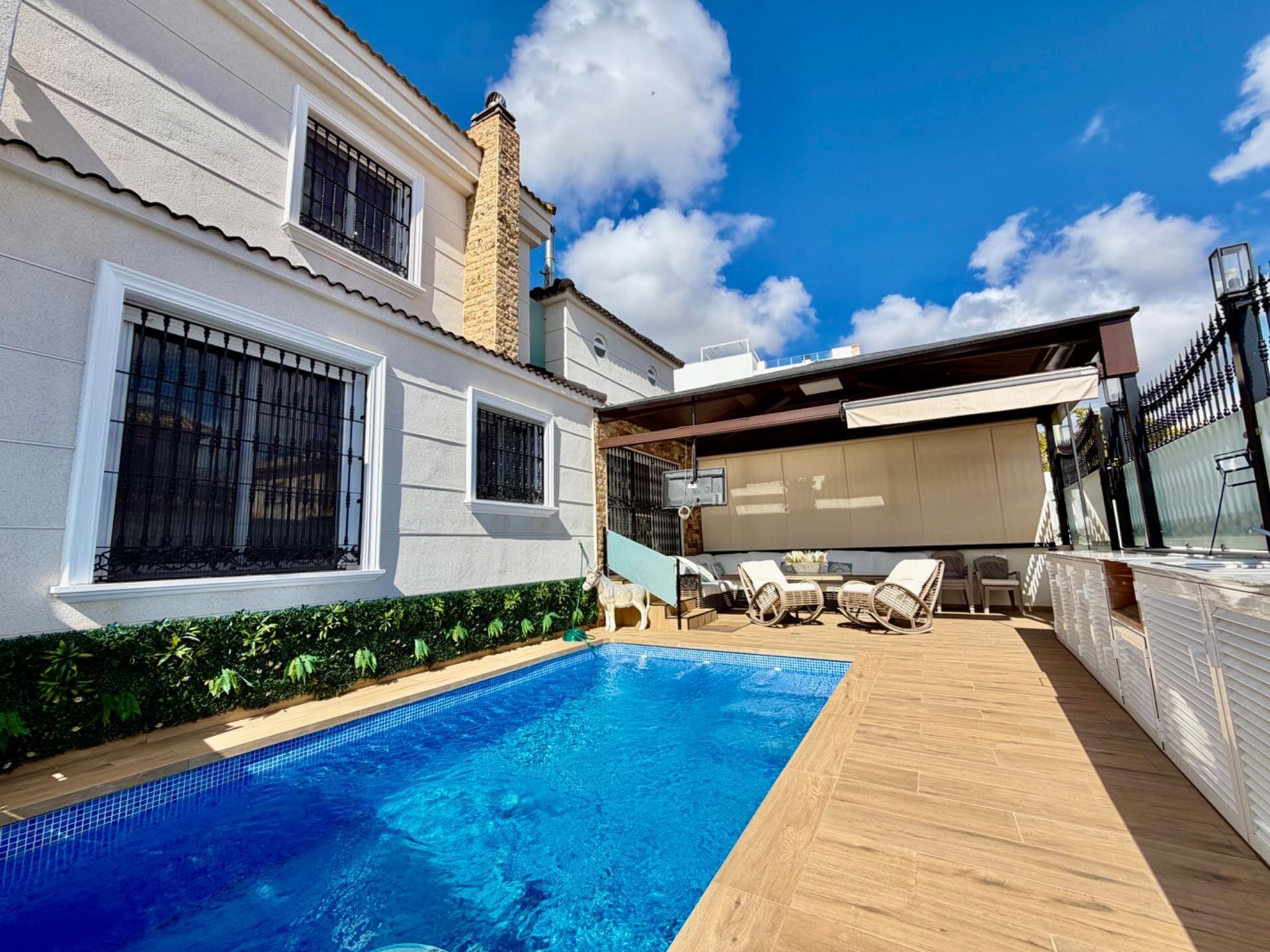 4-Bedroom House in La Zenia, Orihuela Costa - Image 43