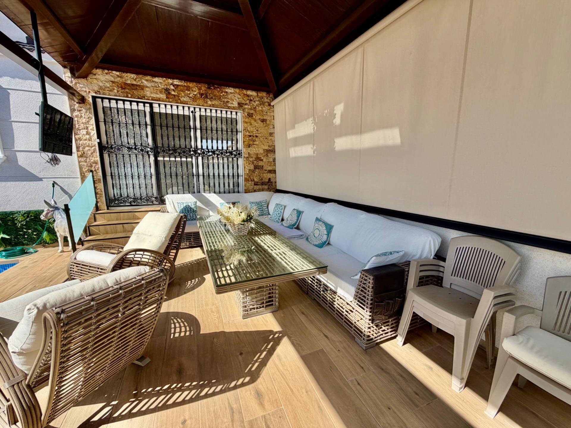4-Bedroom House in La Zenia, Orihuela Costa - Image 45