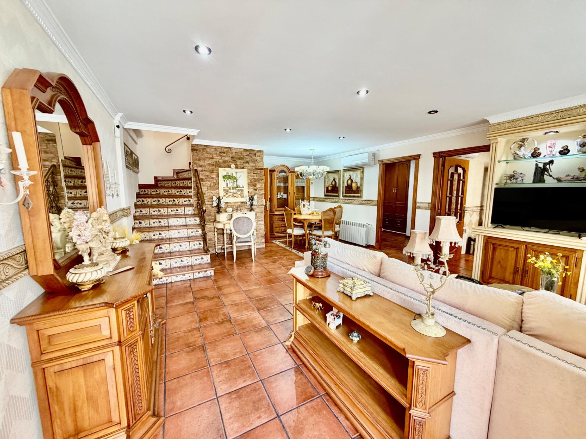 4-Bedroom House in La Zenia, Orihuela Costa - Image 9