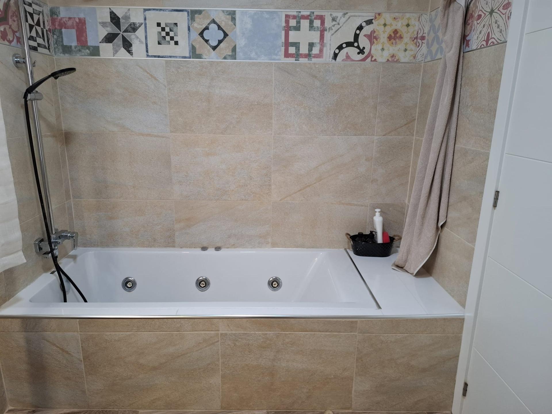 3-Bedroom House in Torrevieja - Image 10