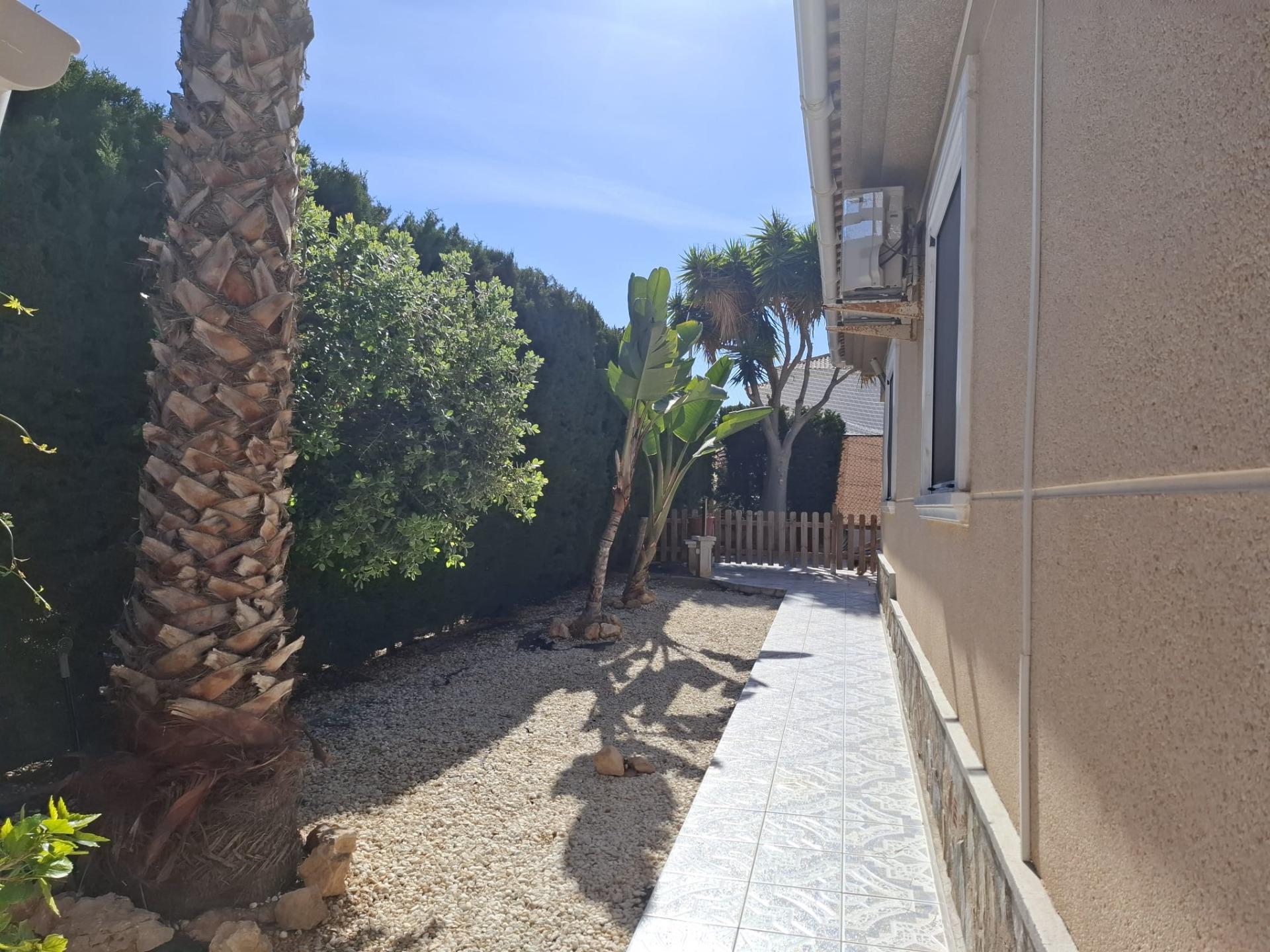3-Bedroom House in Torrevieja - Image 22