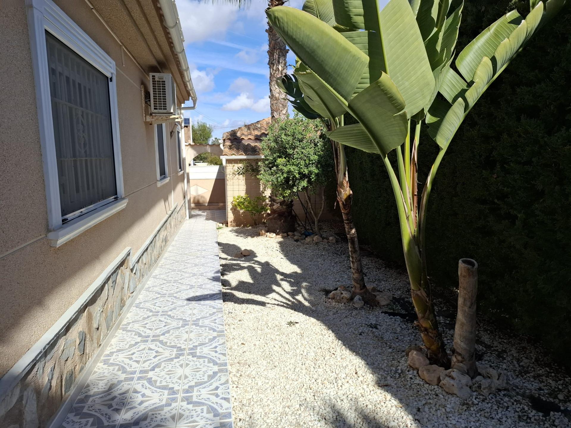 3-Bedroom House in Torrevieja - Image 24