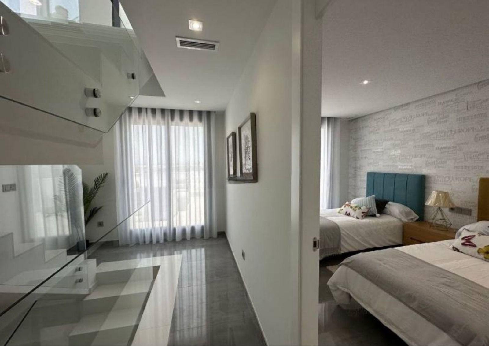 3-Bedroom Luxury Villa in  Torrevieja - Image 11