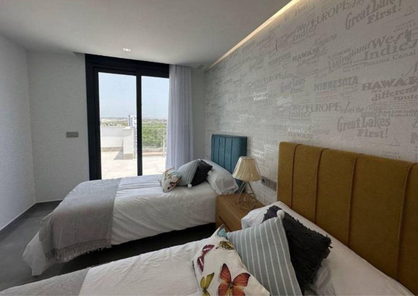 3-Bedroom Luxury Villa in  Torrevieja - Image 12