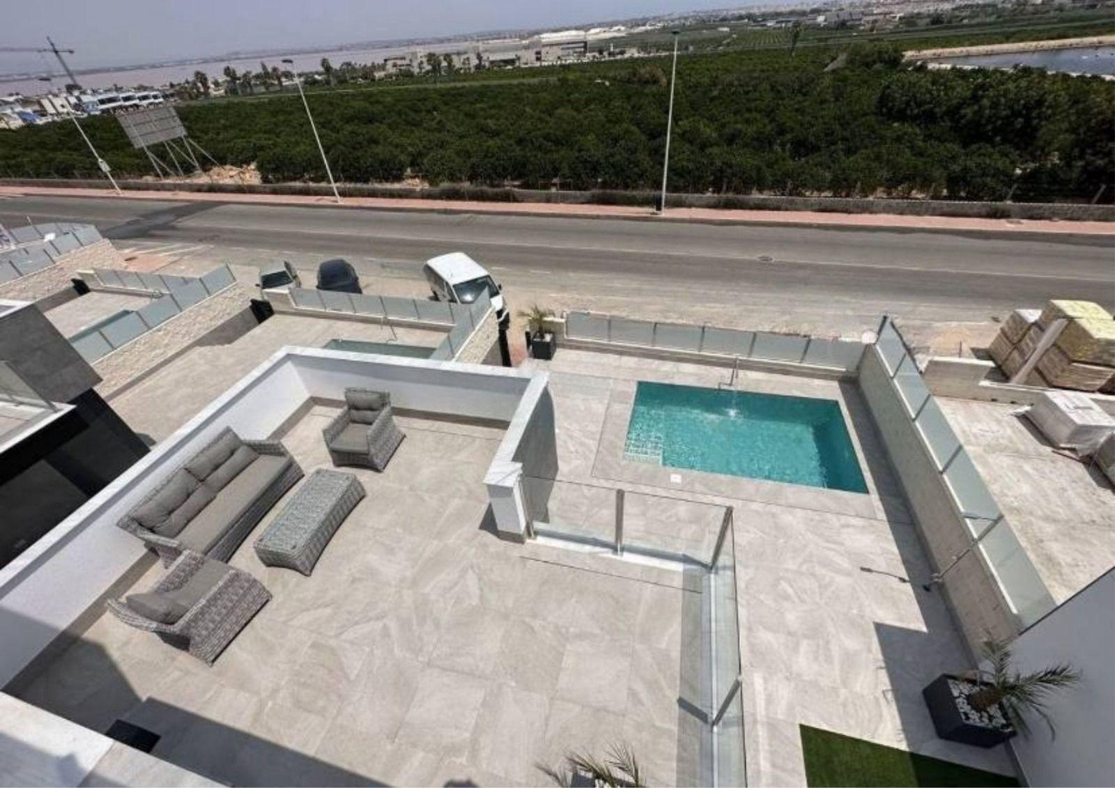 3-Bedroom Luxury Villa in  Torrevieja - Image 4