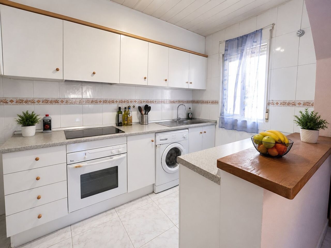 2-Bedroom Apartment in Centro, Torrevieja - Image 5
