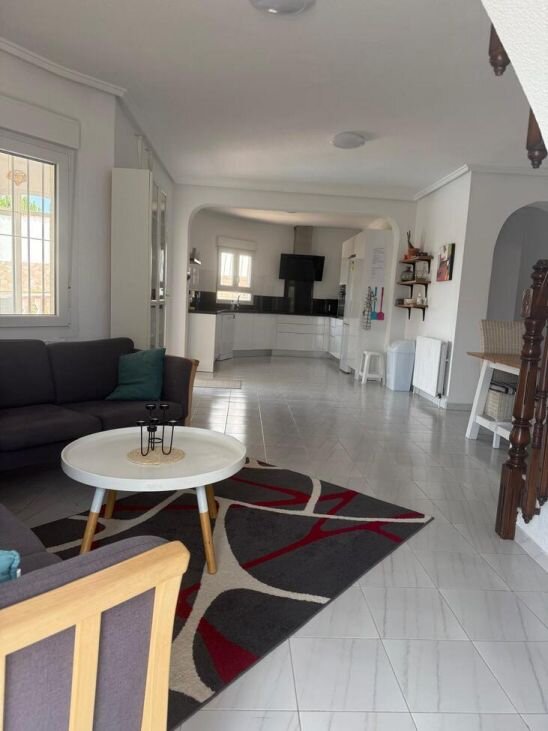 3-Bedroom Villa in Comunidad Valenciana, Almoradi - Image 3
