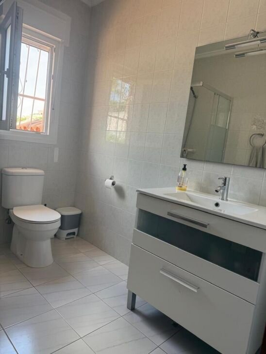3-Bedroom Villa in Comunidad Valenciana, Almoradi - Image 5