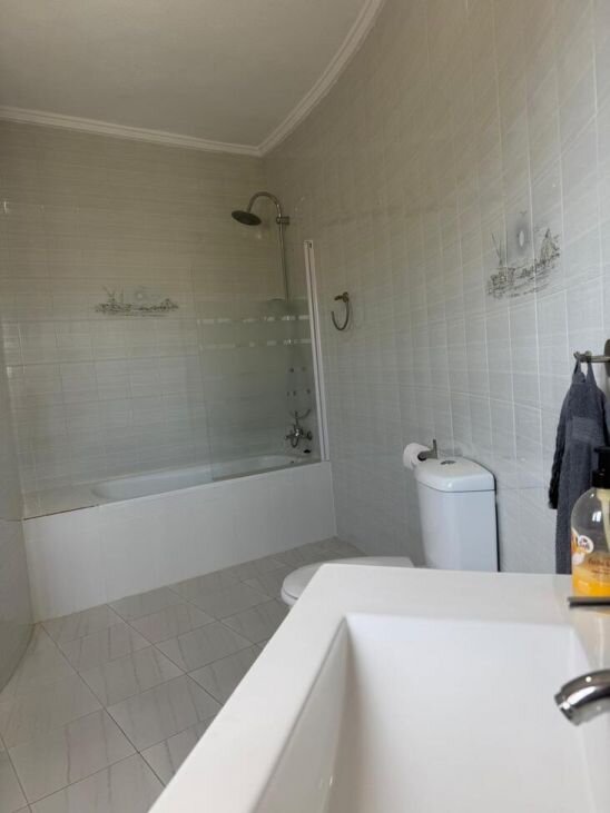 3-Bedroom Villa in Comunidad Valenciana, Almoradi - Image 8