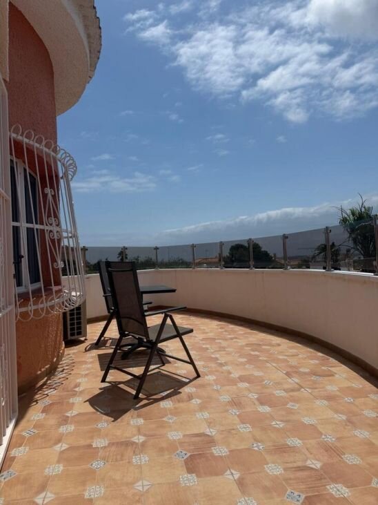 3-Bedroom Villa in Comunidad Valenciana, Almoradi - Image 9