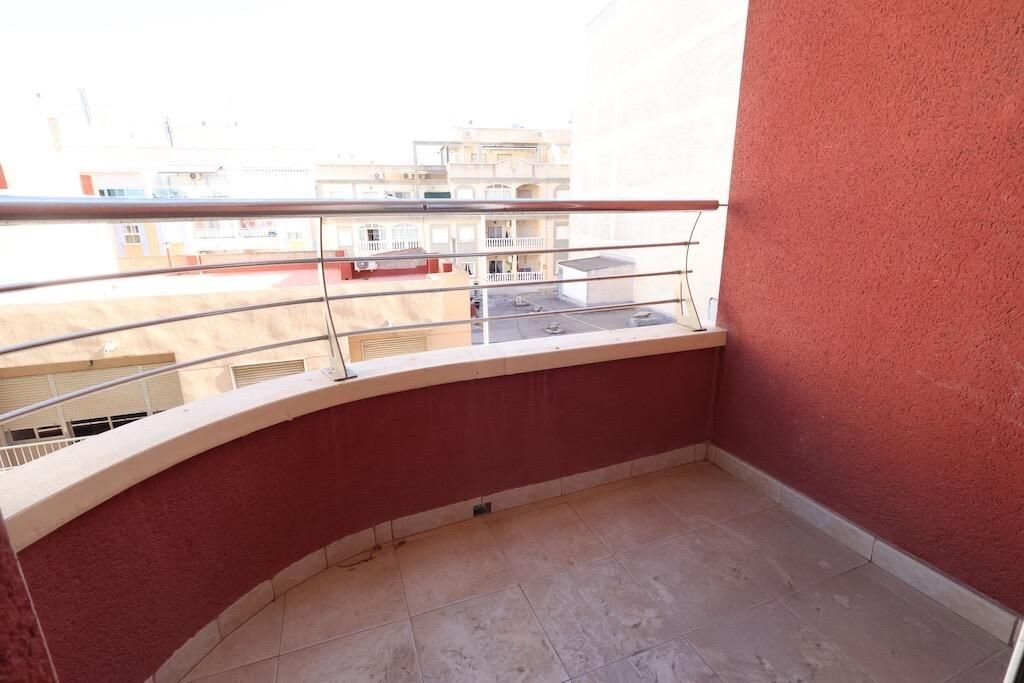 1-Bedroom Apartment in Torrevieja, Torrevieja - Image 10