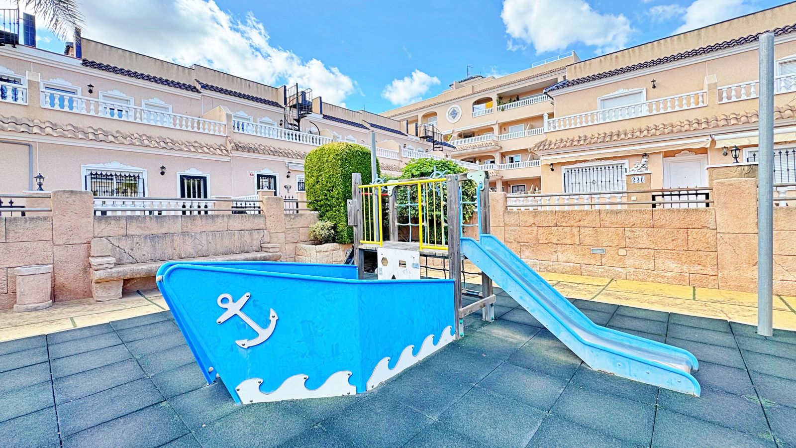 3-Bedroom House in Los Dolses, Orihuela Costa - Image 37