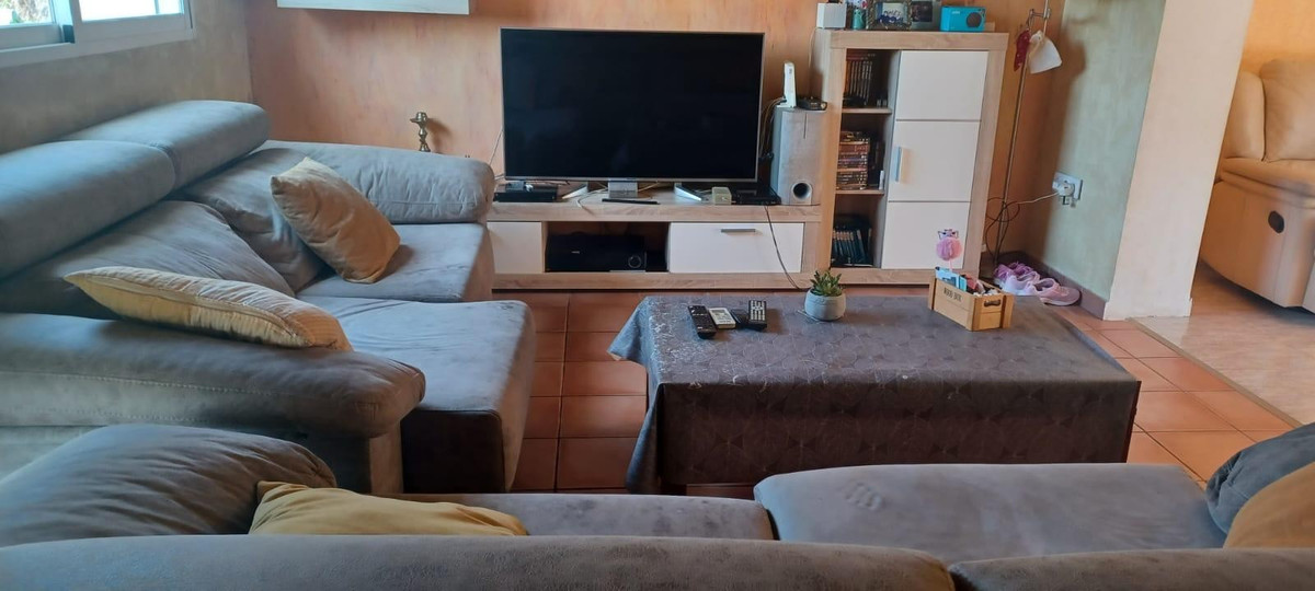 4-Bedroom Detached House in La Nucia | Sunny Casas - Cos... - Image 2