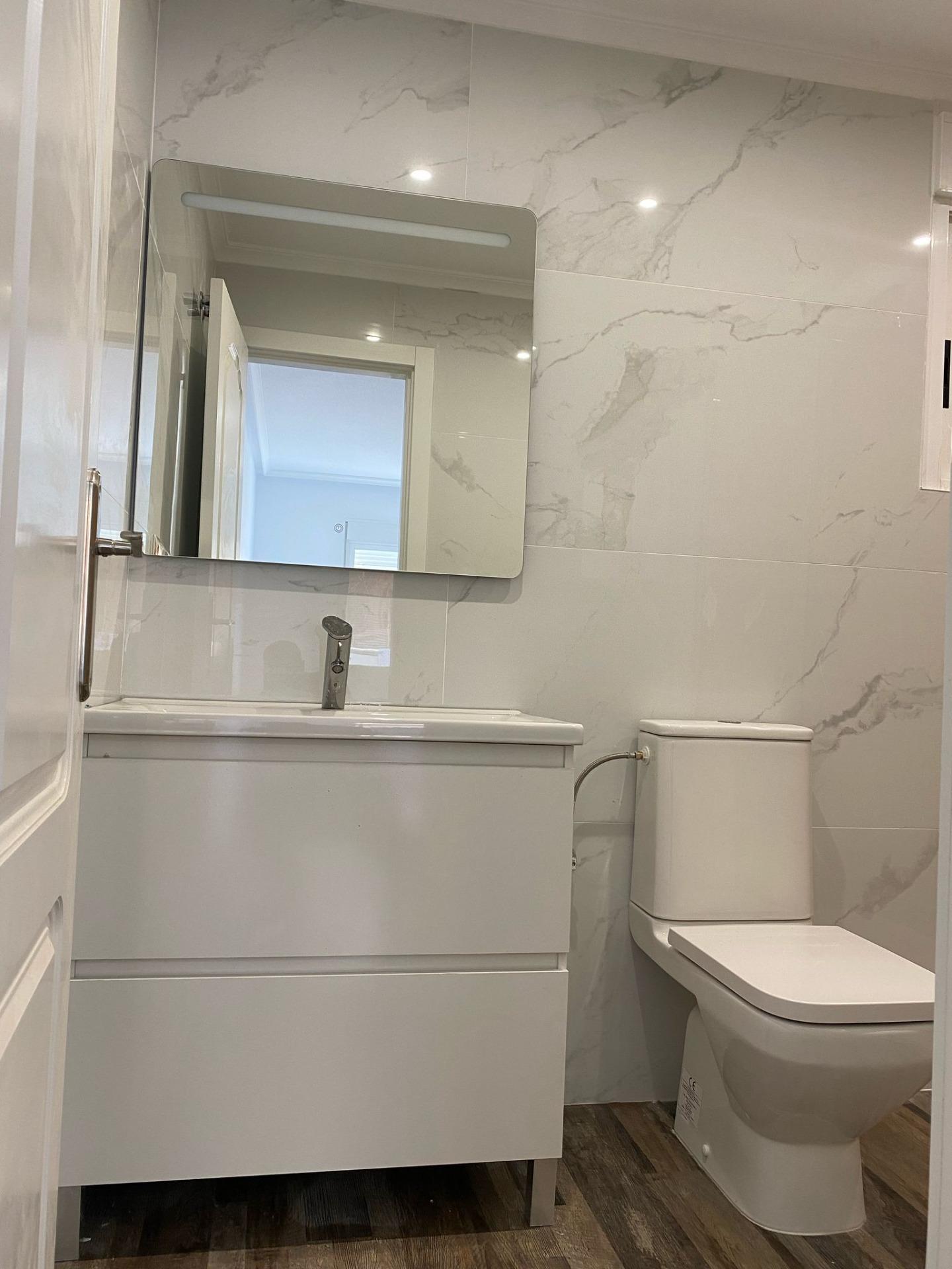 2-Bedroom Apartment in Pueblo 9, San Miguel de Salinas - Image 28