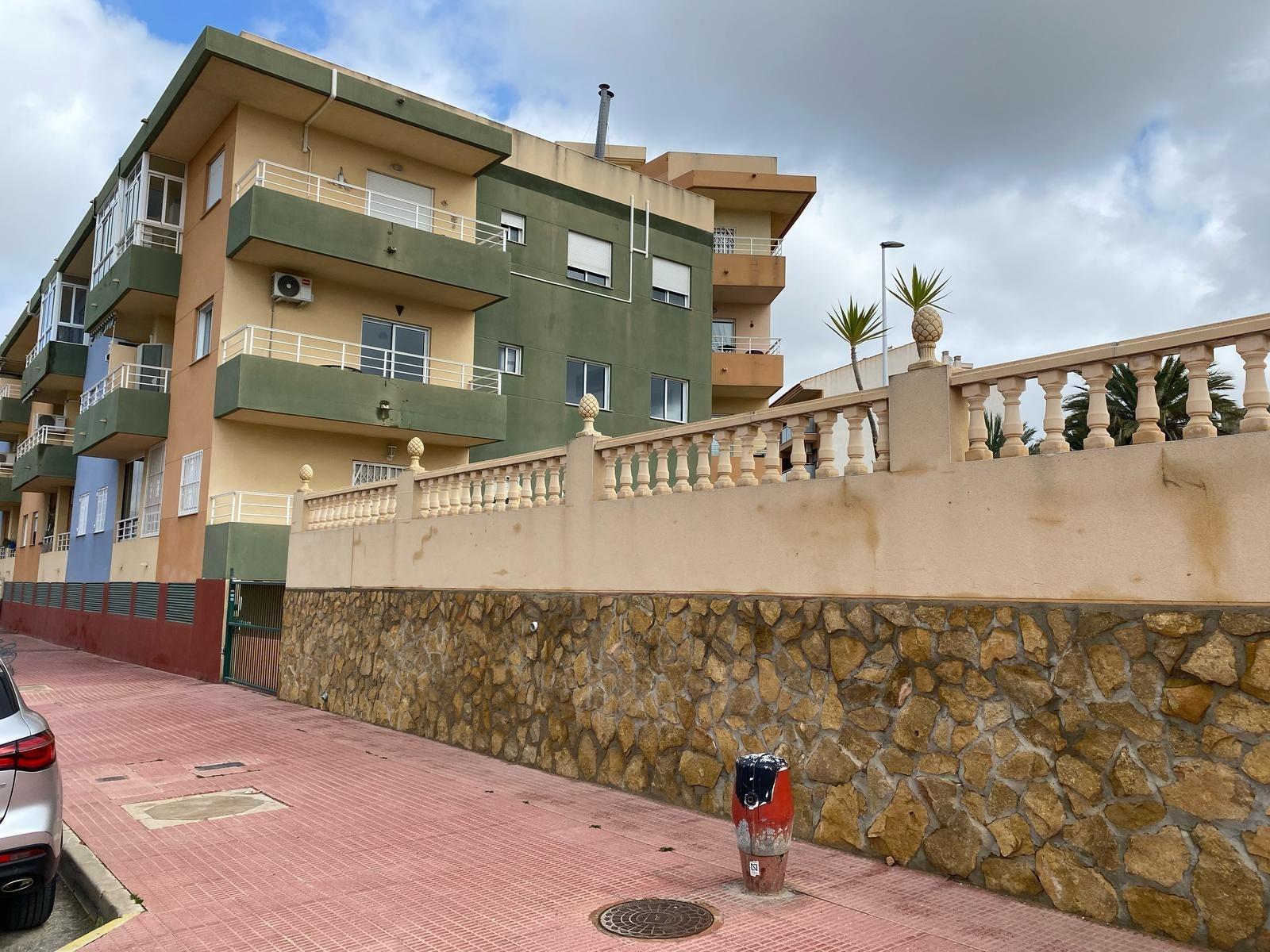 2-Bedroom Apartment in Pueblo 9, San Miguel de Salinas - Image 4