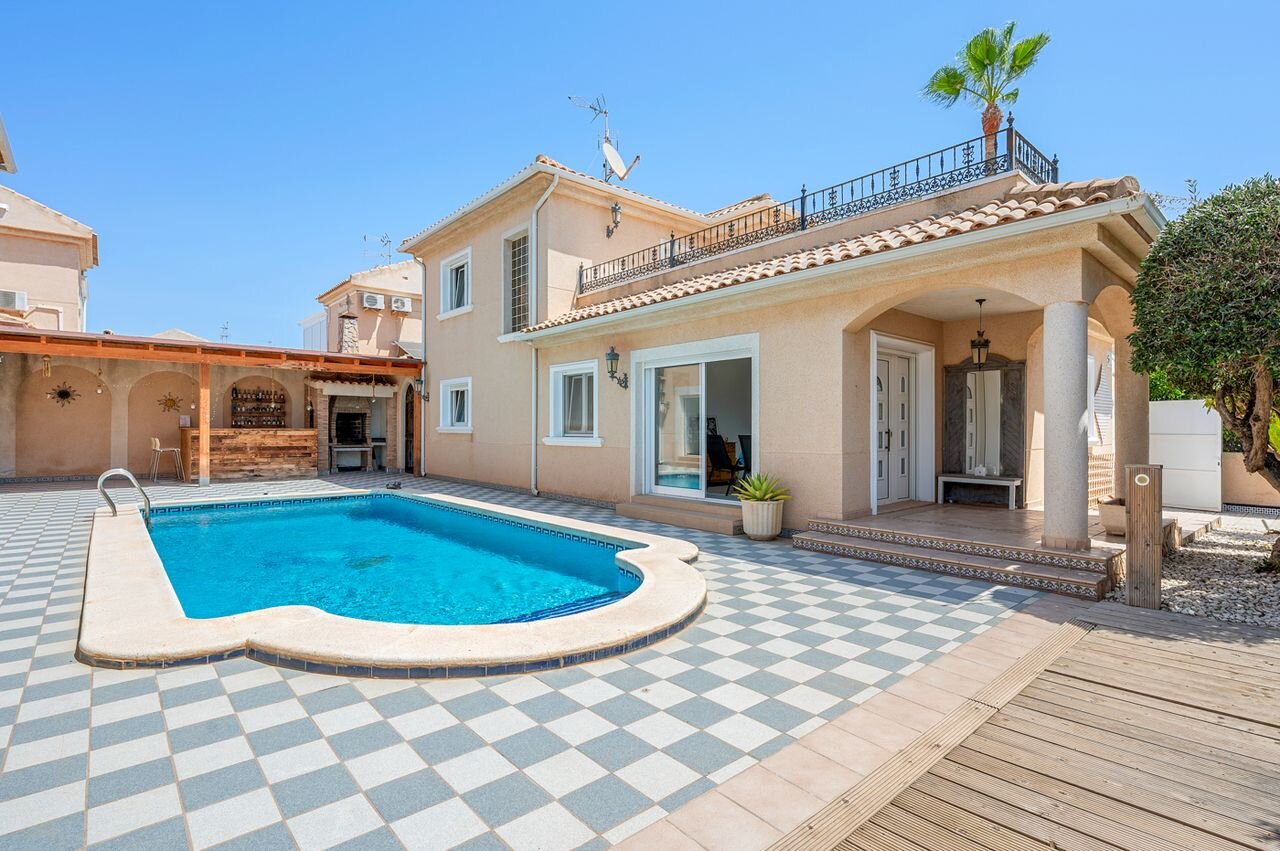 Villa de 7 Dormitorios en Pilar de la Horadada - Image 1