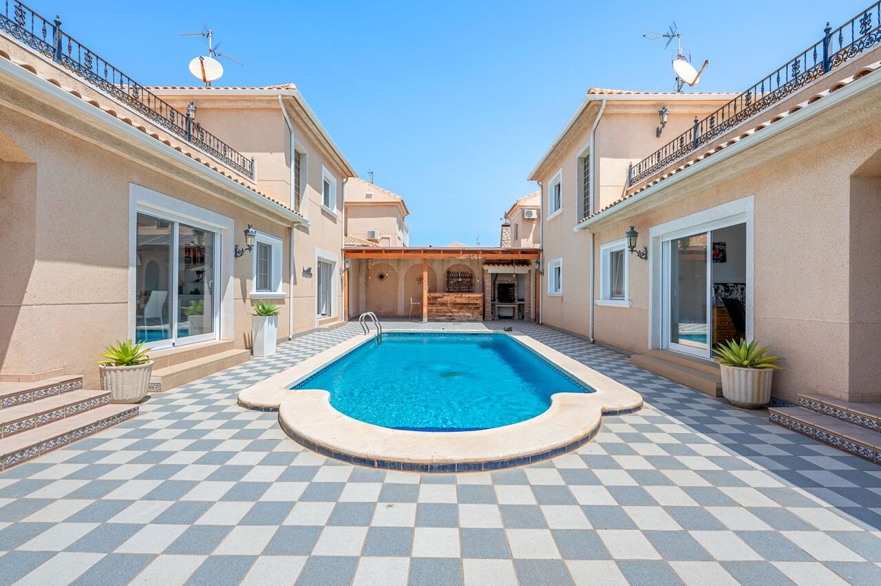 Villa de 7 Dormitorios en Pilar de la Horadada - Image 3