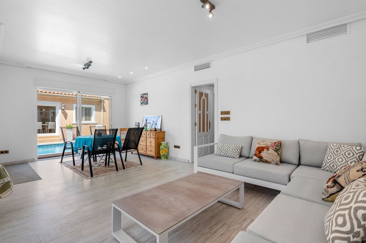 Villa de 7 Dormitorios en Pilar de la Horadada - Image 32