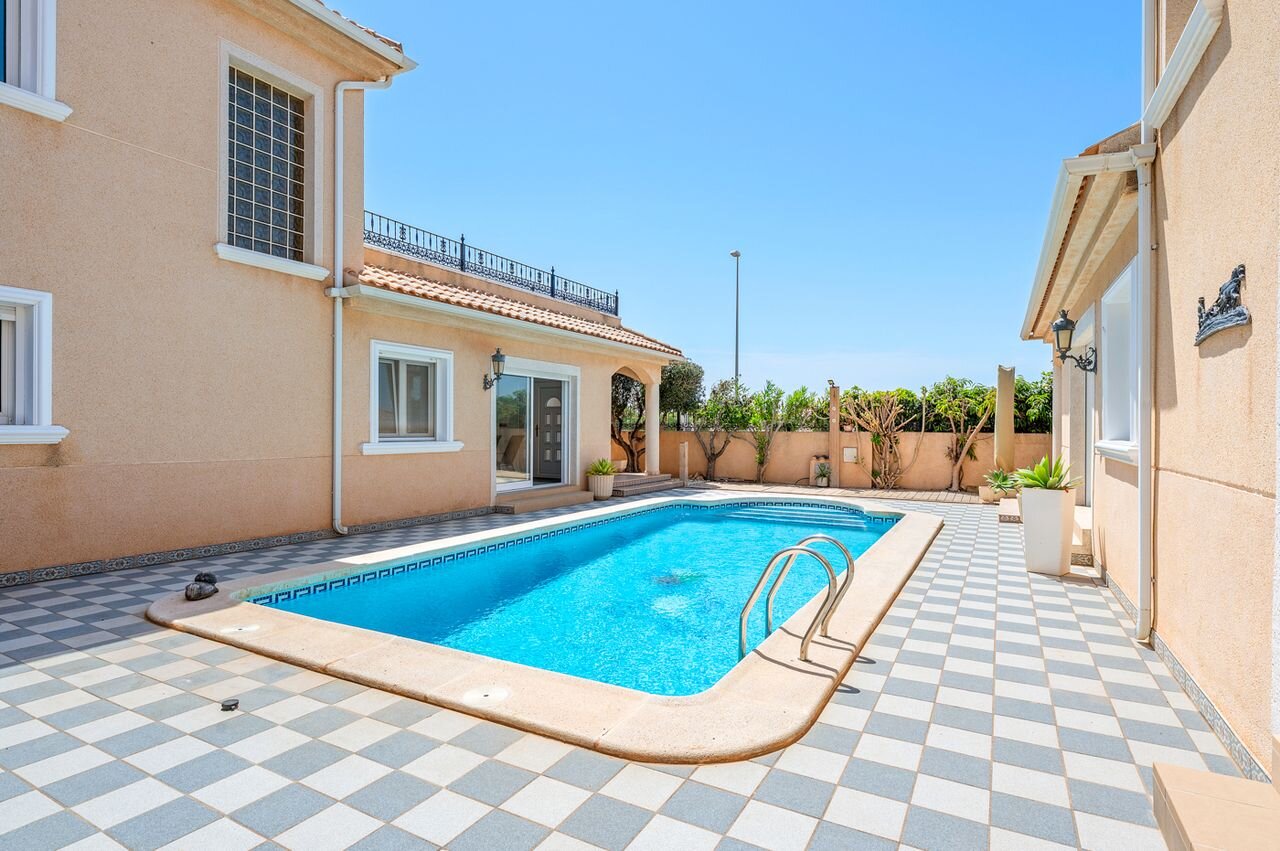 Villa de 7 Dormitorios en Pilar de la Horadada - Image 4