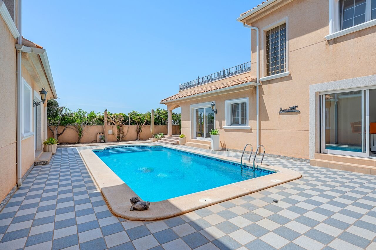 Villa de 7 Dormitorios en Pilar de la Horadada - Image 5