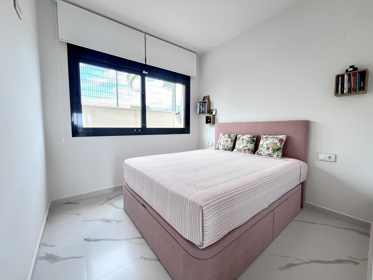 2-Bedroom Apartment in San Miguel de Salinas - Image 12