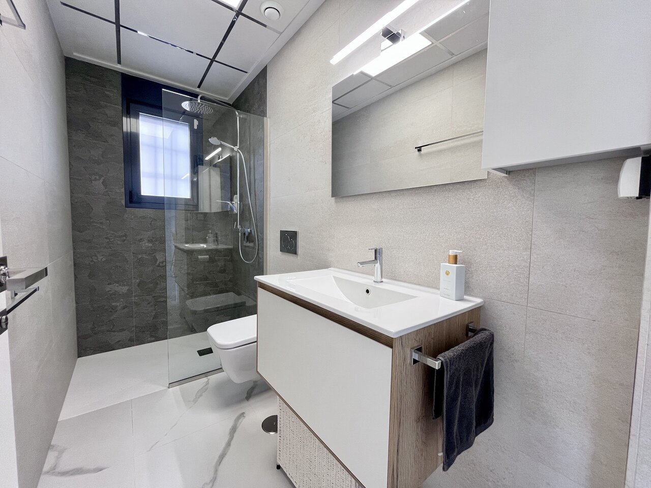 2-Bedroom Apartment in San Miguel de Salinas - Image 16