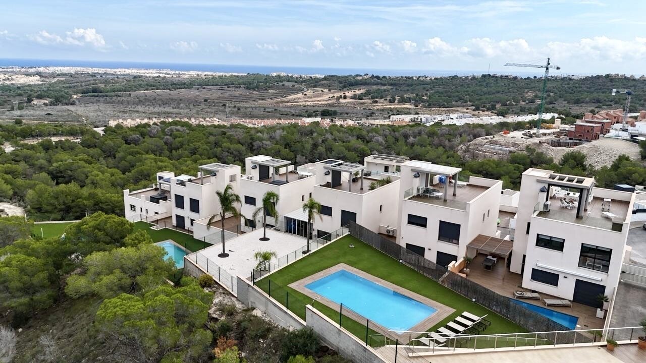 2-Bedroom Apartment in San Miguel de Salinas - Image 2