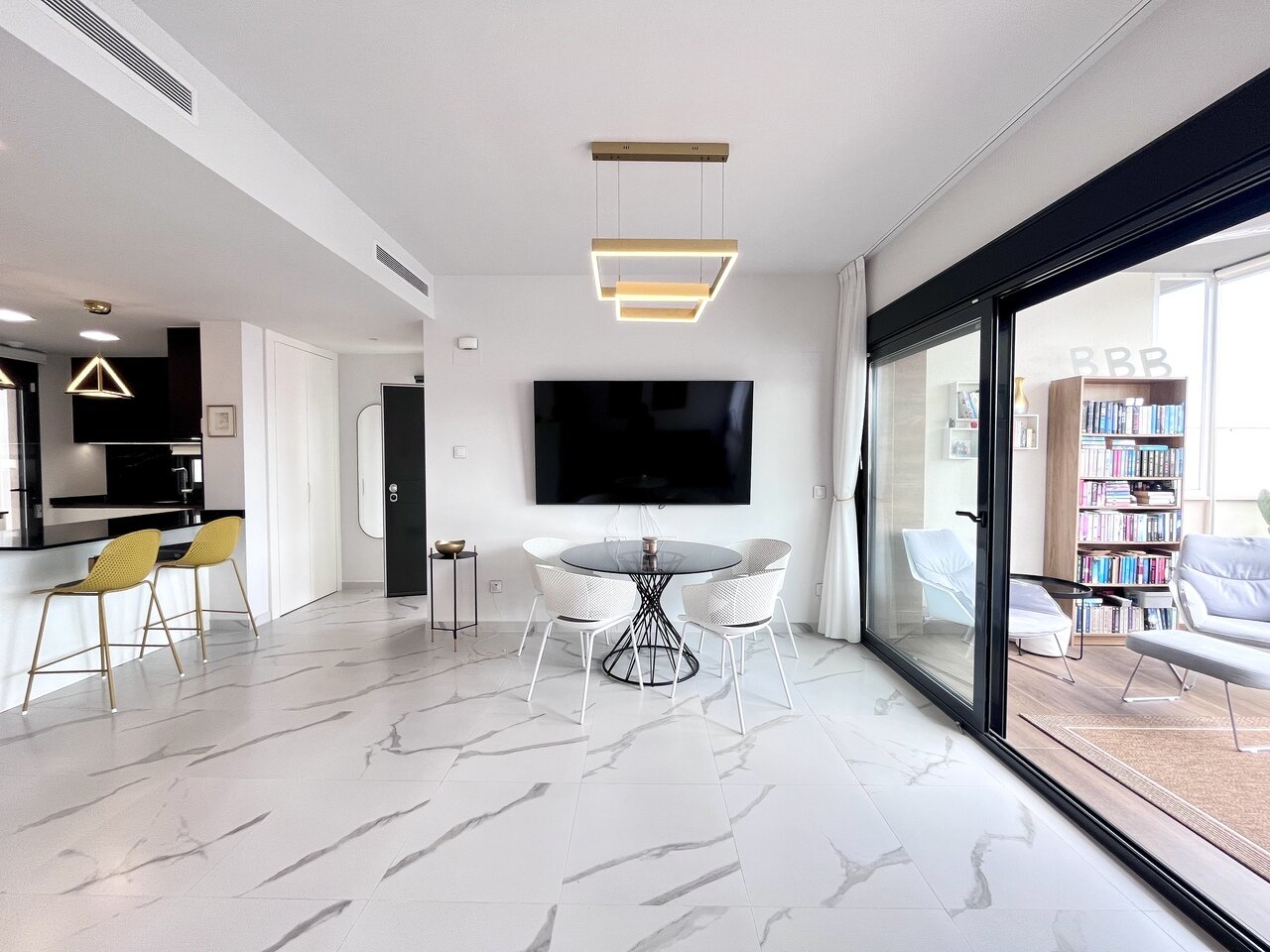 2-Bedroom Apartment in San Miguel de Salinas - Image 20