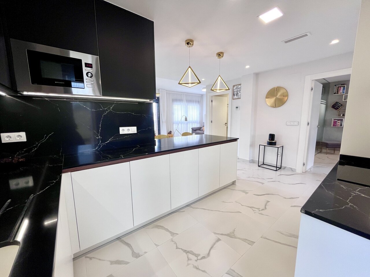 2-Bedroom Apartment in San Miguel de Salinas - Image 4