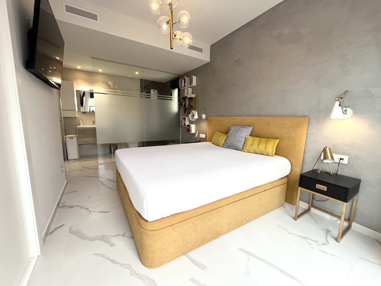 2-Bedroom Apartment in San Miguel de Salinas - Image 7