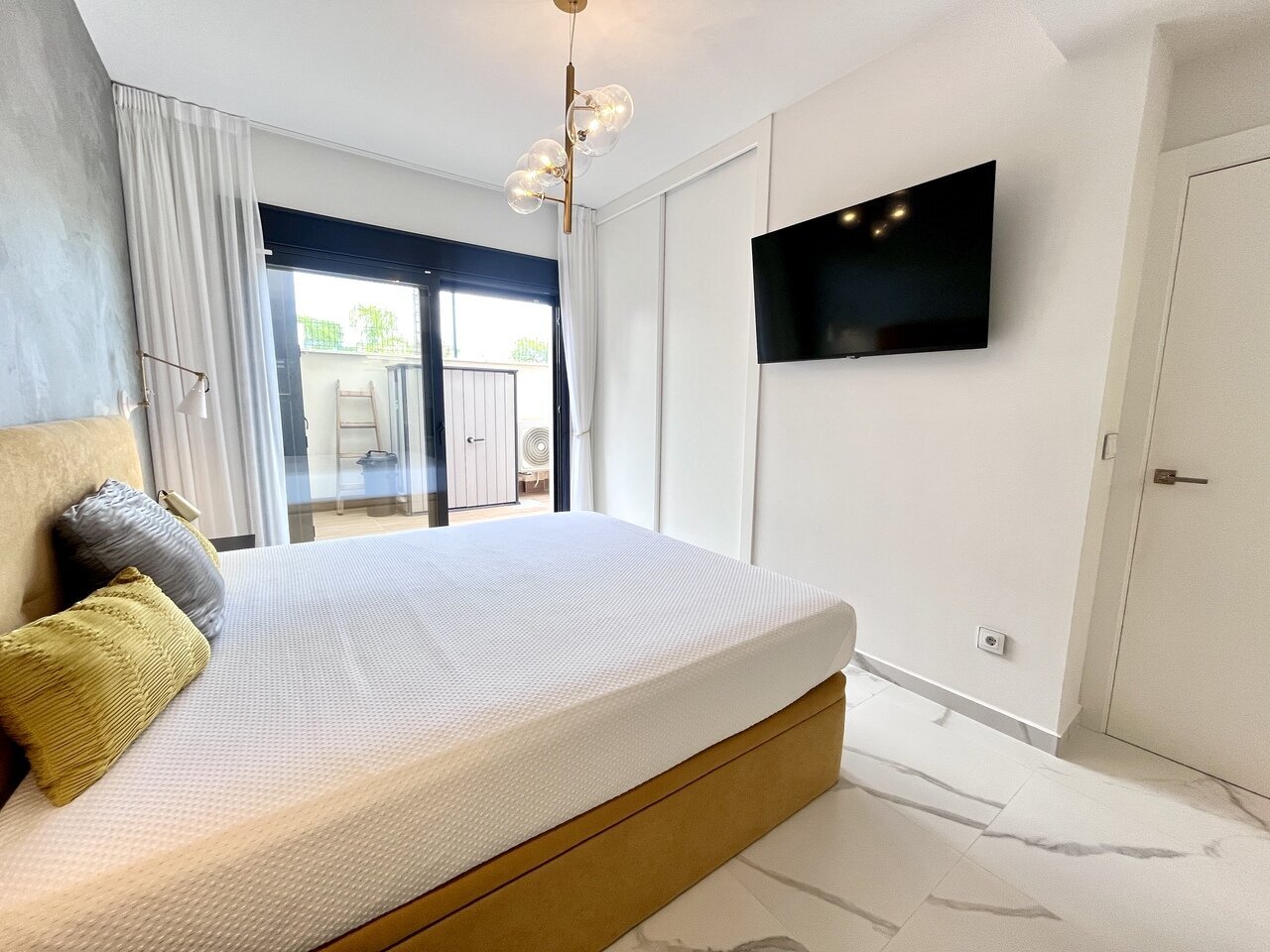 2-Bedroom Apartment in San Miguel de Salinas - Image 8