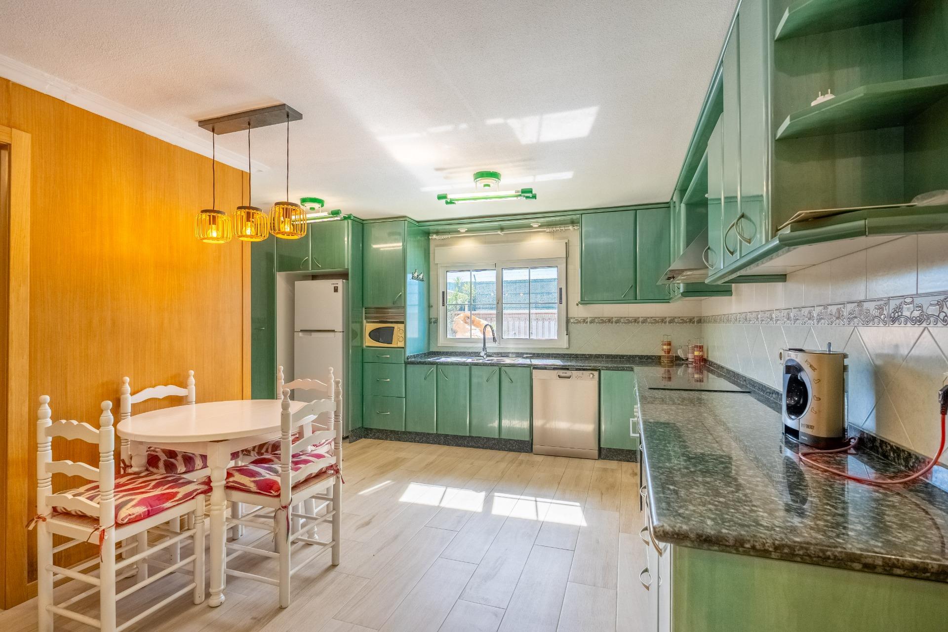 Villa met 6 Slaapkamers in La Siesta - El Salado - Torreta, Torrevieja - Image 25