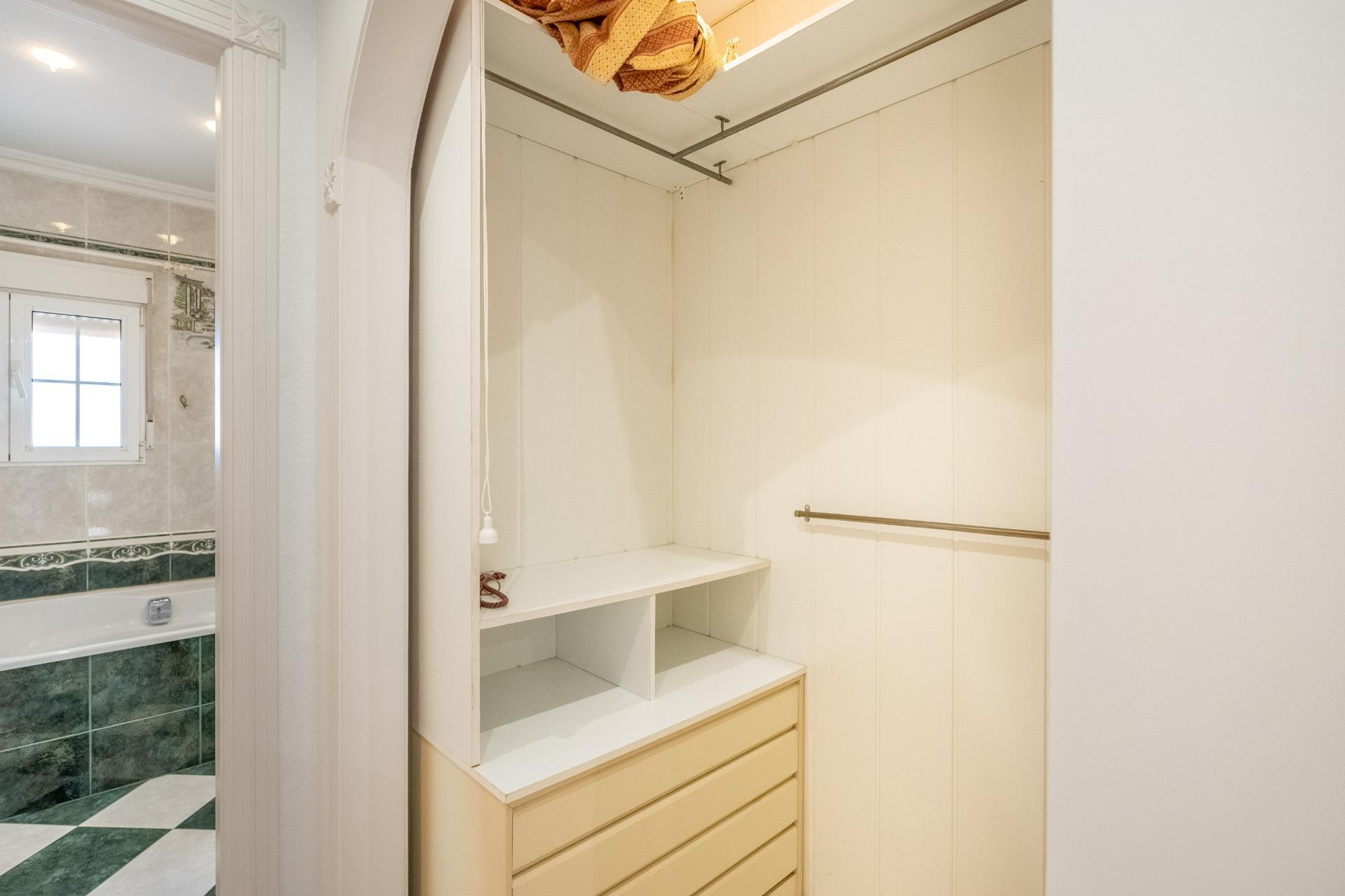 Villa met 6 Slaapkamers in La Siesta - El Salado - Torreta, Torrevieja - Image 32