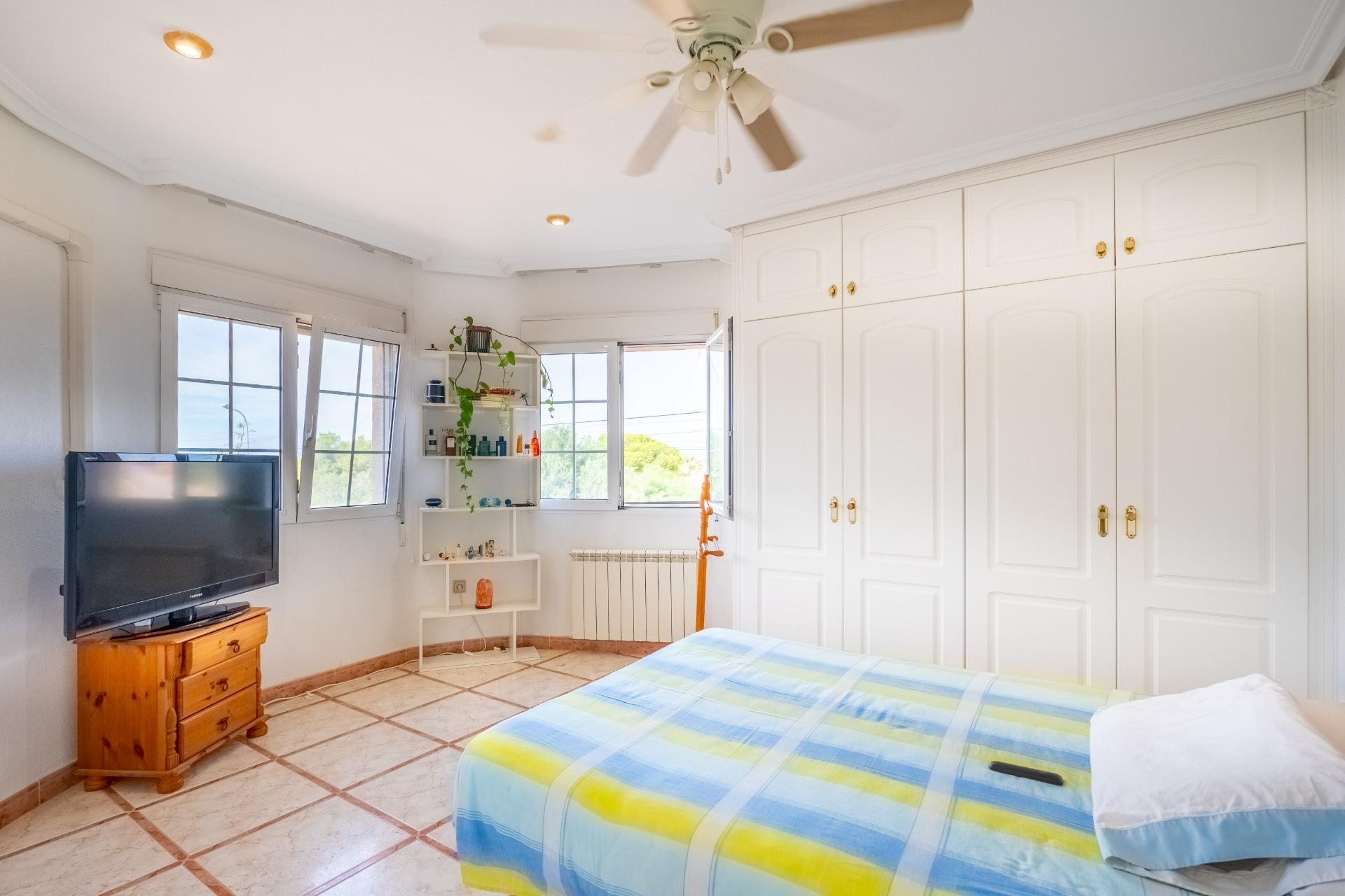 Villa met 6 Slaapkamers in La Siesta - El Salado - Torreta, Torrevieja - Image 33