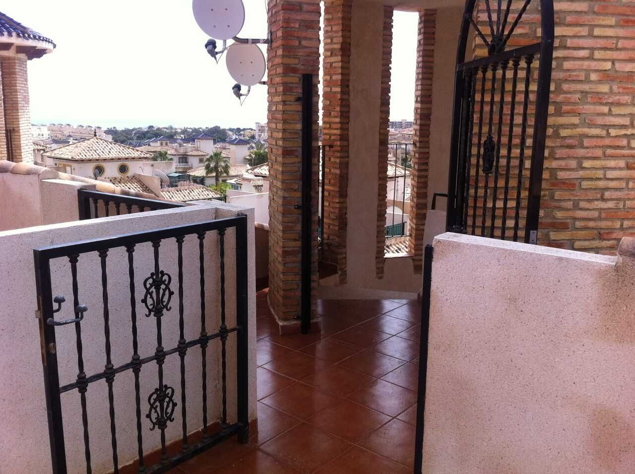 2-Bedroom Apartment in Cabo Roig, Orihuela Costa - Image 31
