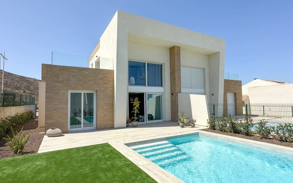 3-Bedroom Semi-Detached House in Algorfa - Image 1