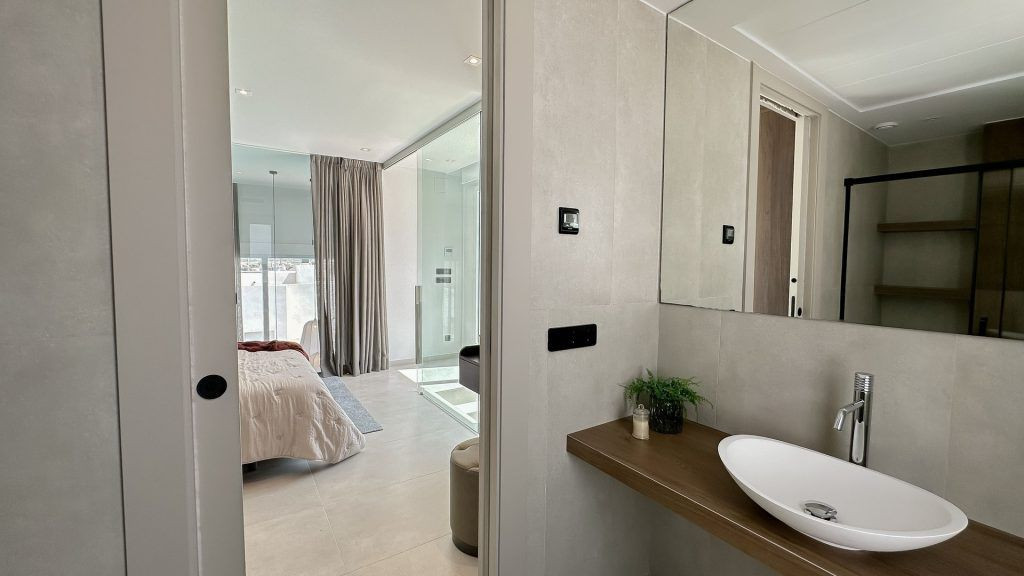 3-Bedroom Semi-Detached House in Algorfa - Image 9