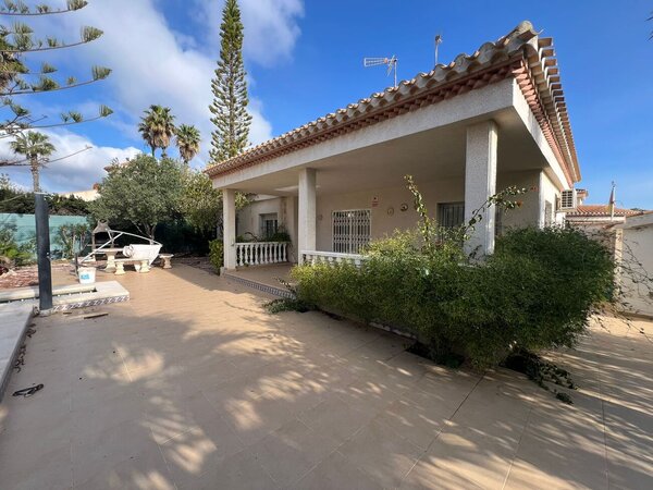 Villa in Orihuela Costa