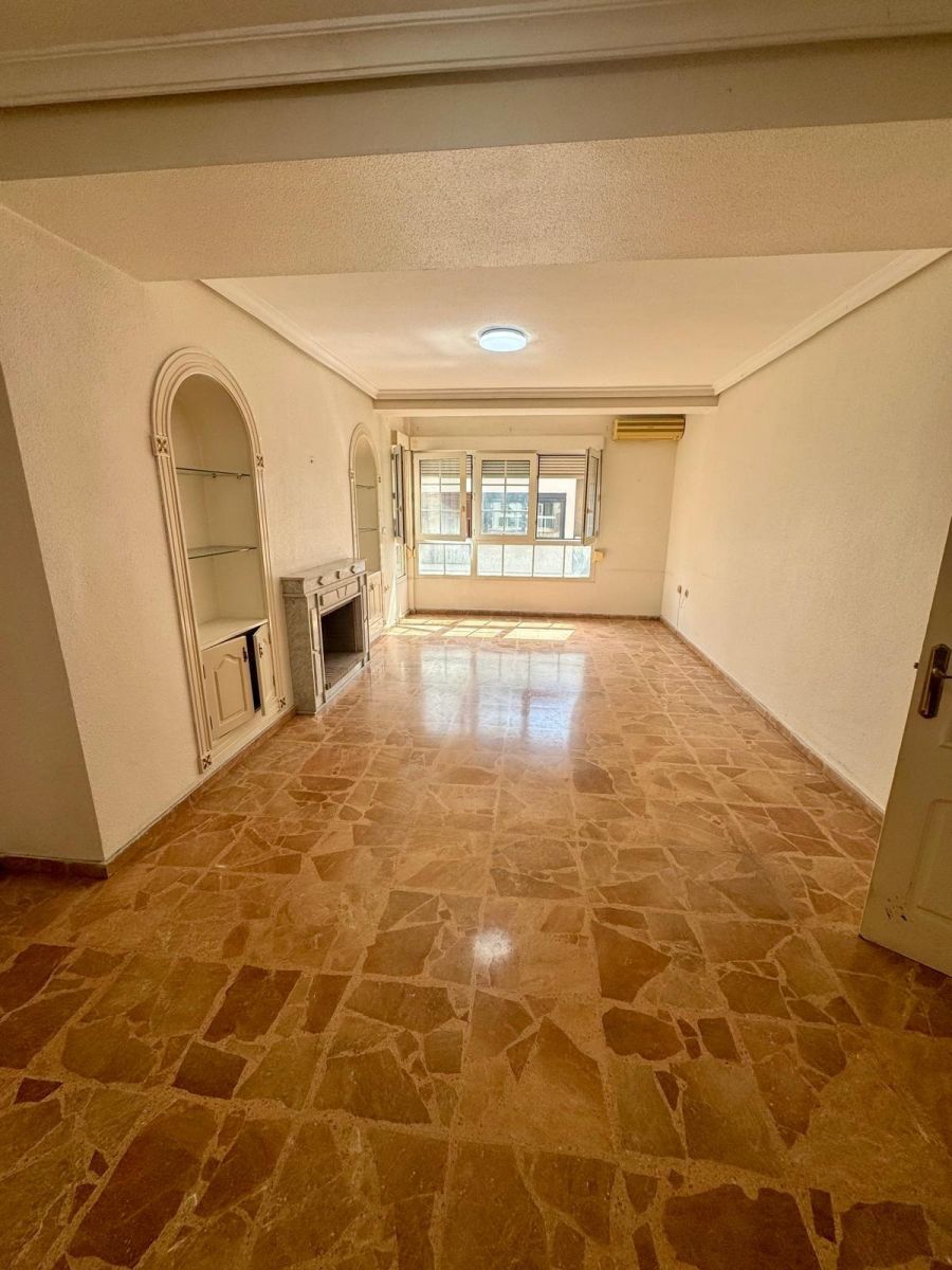 5-Bedroom Apartment in Torrevieja - Image 2