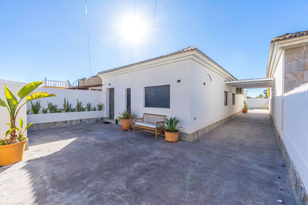 3-Bedroom Detached House in Torrevieja | Sunny Casas - C... - Image 4