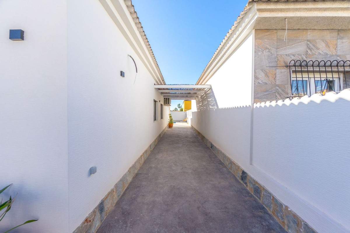 3-Bedroom Detached House in Torrevieja | Sunny Casas - C... - Image 5
