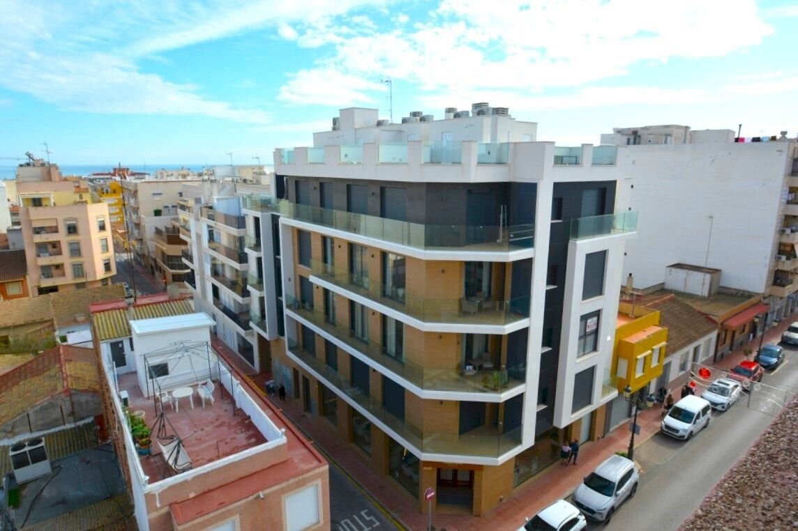 2-Bedroom Penthouse in Guardamar del Segura - Image 2