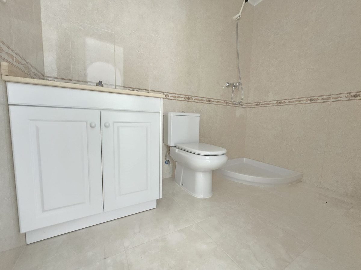 Benedenwoning met 2 Slaapkamers in Lomas De Campoamor, Or... - Image 11