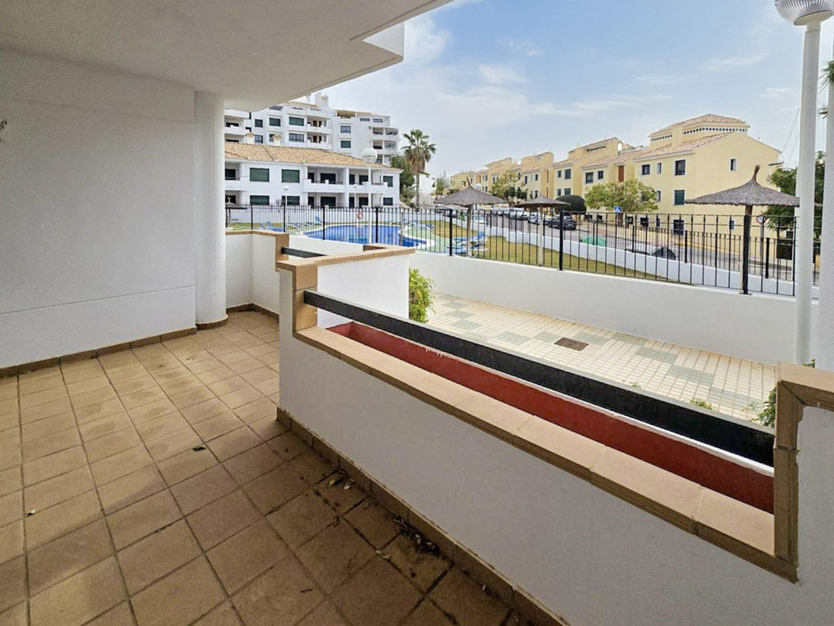 Benedenwoning met 2 Slaapkamers in Lomas De Campoamor, Or... - Image 2