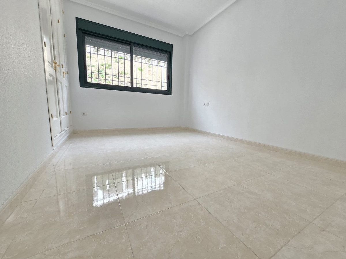 Benedenwoning met 2 Slaapkamers in Lomas De Campoamor, Or... - Image 7